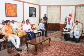 राज्यपाल महोदयांना आपल्या जांभूळ ट्रस्टची माहिती दिली